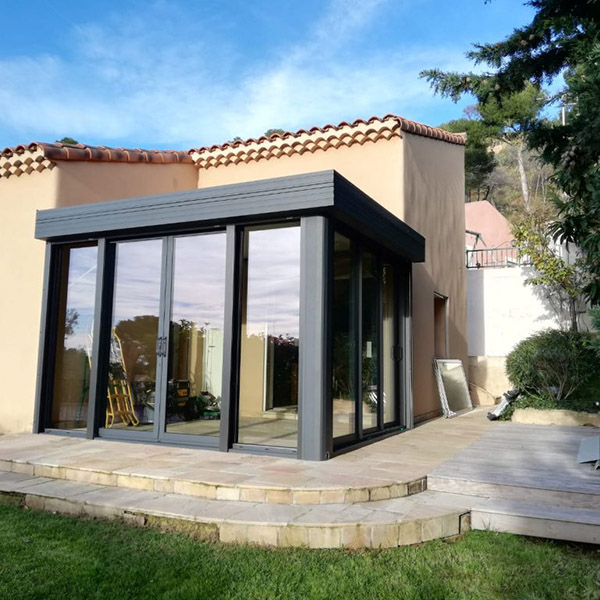 Extension avec baies vitrées anthracite