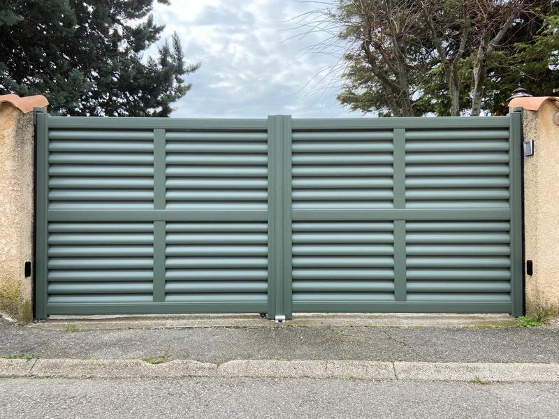 Portail battant aluminium